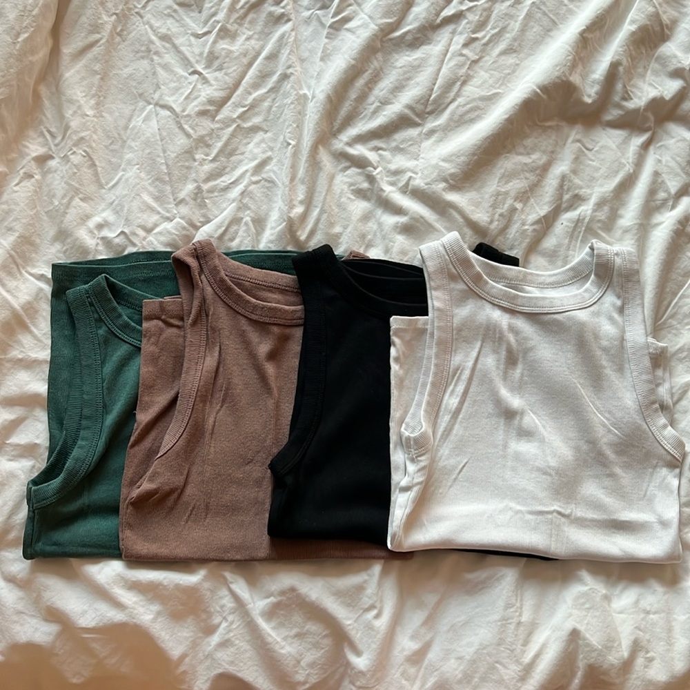 Set of 4 tanks